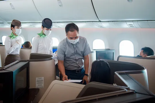 Chủ tịch Bamboo Airways xuất hiện trên khoang tặng quà hành khách trước thềm Quốc khánh 2-9 - Ảnh 6.