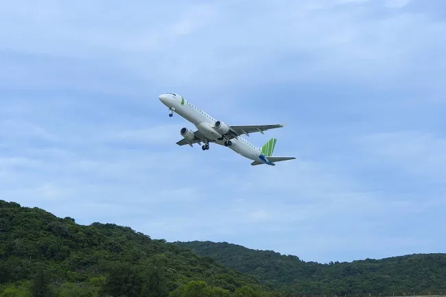 Bamboo Airways khai trương 3 đường bay thẳng và tặng 1 tỷ đồng hỗ trợ hộ nghèo Côn Đảo ảnh 1