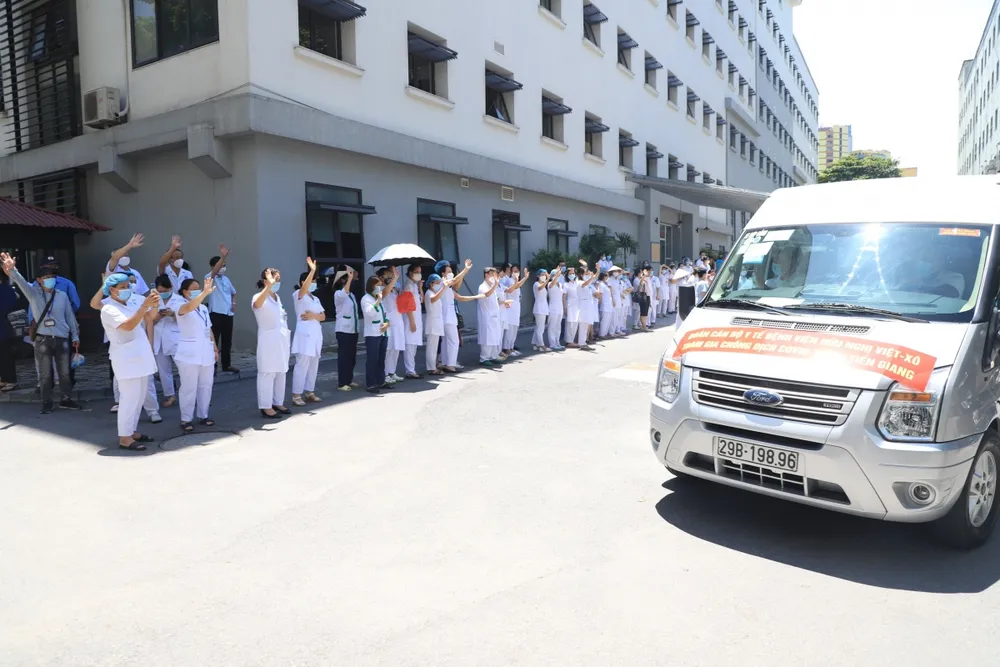 Hàng trăm nhân viên y tế tiếp tục lên đường hỗ trợ TP.HCM và các tỉnh miền Nam chống dịch ảnh 3