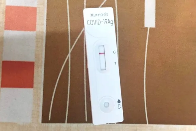 Bán một bộ kit test nhanh Covid-19, dân buôn lãi cả trăm nghìn đồng ảnh 2