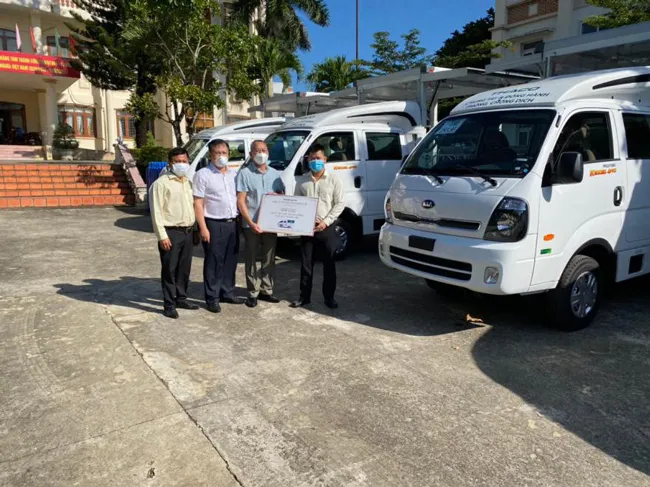 Thaco trao tặng 8 máy thở cho các bệnh viện tại TPHCM và Bạc Liêu ảnh 1