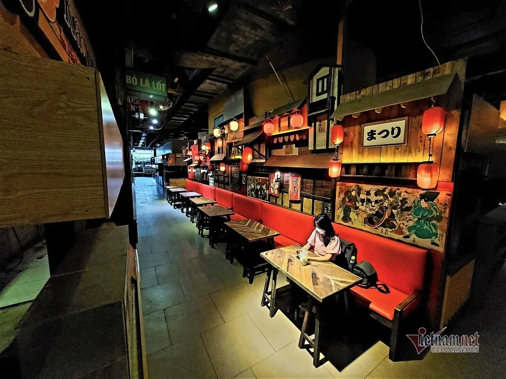 Khu ăn chơi nổi tiếng dưới lòng đất Sài thành 'vắng như chùa Bà Đanh'