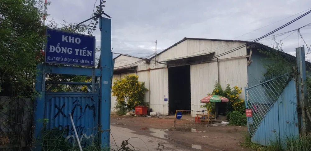 Khu đất thứ nhất nằm tại số 5/7 Nguyễn Văn Quỳ (phường Tân Thuận Đông, Quận 7) có diện tích gần 30.000 m2 đang là kho bãi trung chuyển hàng hóa ...
