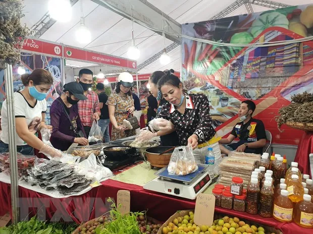 Ha Noi: Kich cau tieu dung, quang ba thuong hieu Viet dip cuoi nam hinh anh 2