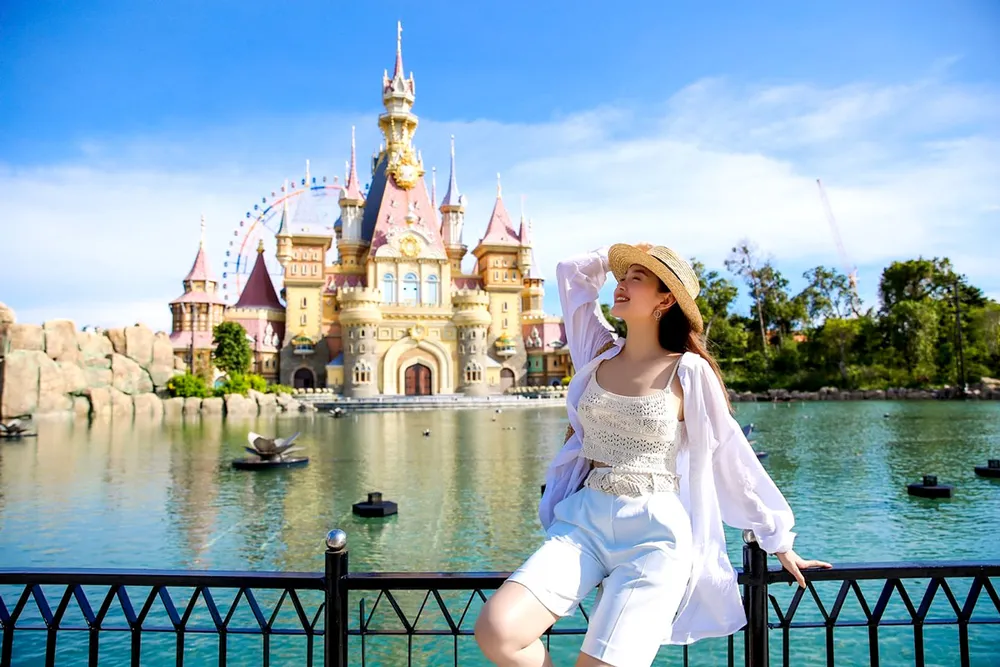 Những khoảnh khắc du lịch đáng nhớ của ban giám khảo cuộc thi “My Vinpearl – My Moment” ảnh 1