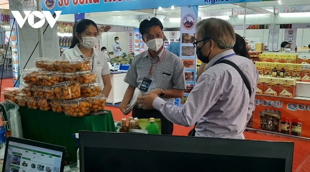 Nông dân thích ứng với việc đưa hàng hóa lên sàn thương mại điện tử ảnh 1