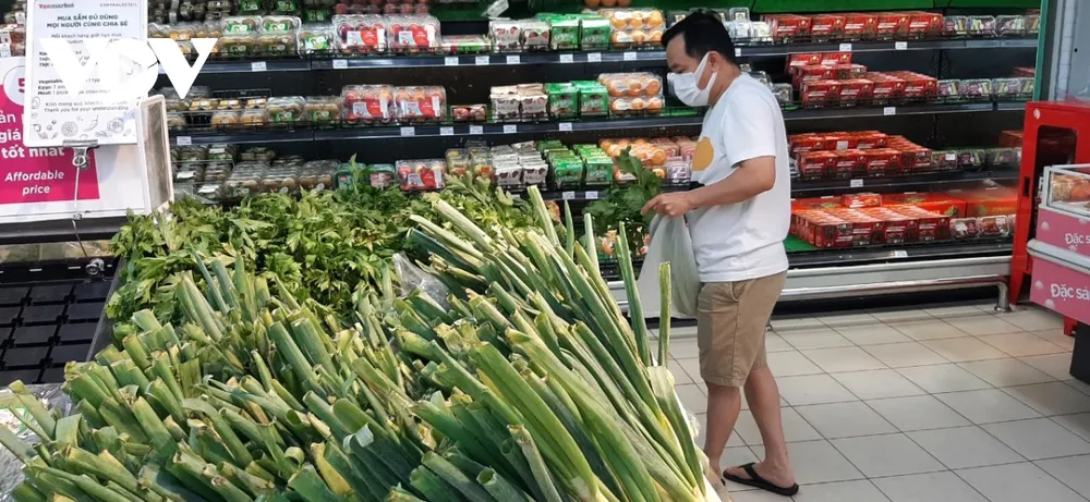 Nguồn rau xanh ở các kênh bán lẻ hiện đại tại TP.HCM luôn phong phú. (Ảnh: Lệ Hằng)