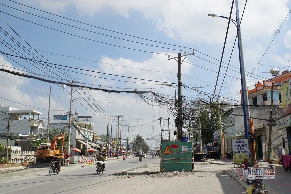 Ngạt thở vì 'bão bụi' công trường dự án 700 tỷ ở cửa ngõ TP.HCM