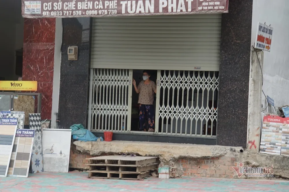 Ngạt thở vì 'bão bụi' công trường dự án 700 tỷ ở cửa ngõ TP.HCM