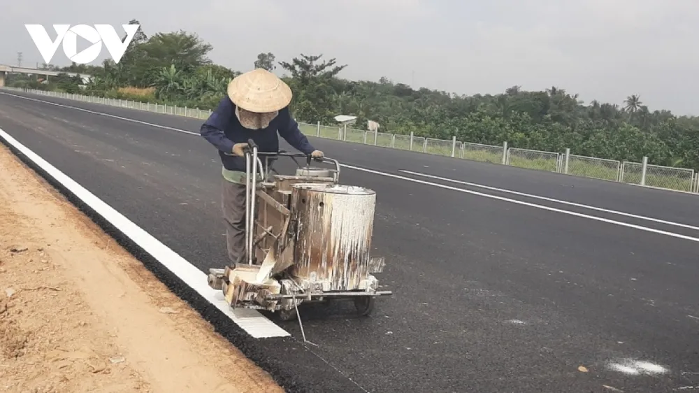 Rộn ràng trên công trường xây dựng đường cao tốc Trung Lương- Mỹ Thuận ảnh 8