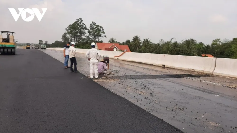 Rộn ràng trên công trường xây dựng đường cao tốc Trung Lương- Mỹ Thuận ảnh 1