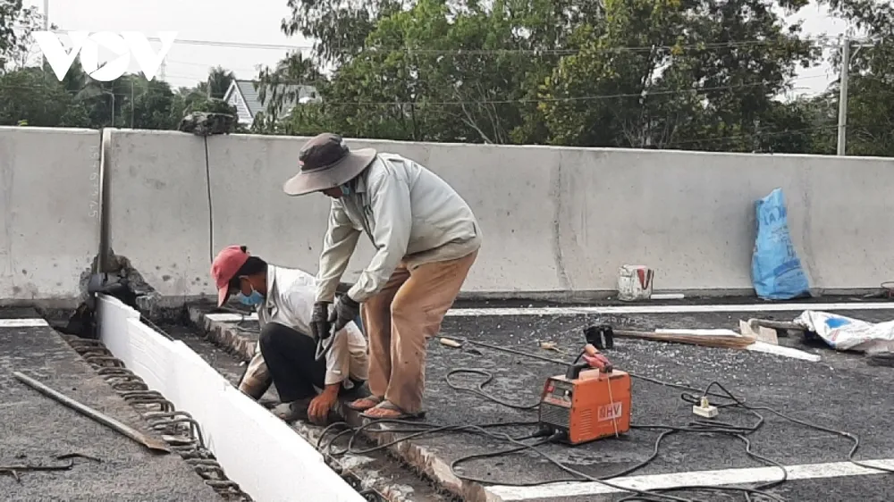 Rộn ràng trên công trường xây dựng đường cao tốc Trung Lương- Mỹ Thuận ảnh 4