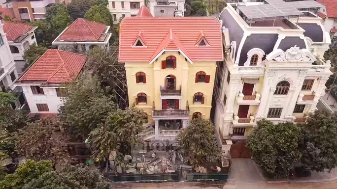 Đến nay công trình này đã xây xong 3 tầng và đang hoàn thiện trước sự "làm ngơ" của chính quyền địa phương?