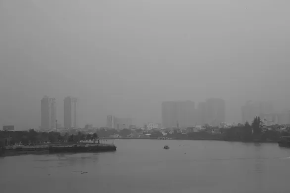 TP.HCM bị lớp mù dày đặc bao phủ - Ảnh: L.P.