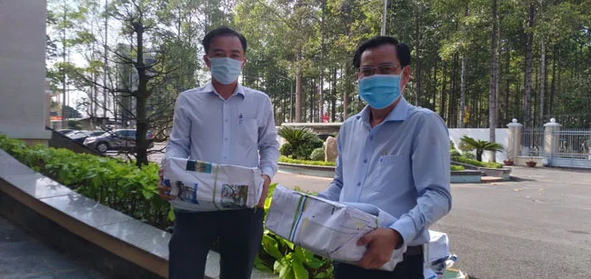 1.100 cuốn báo Xuân ĐTTC đến tay bạn đọc khu vực Đông Nam bộ ảnh 4