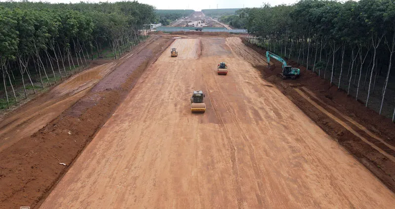 Cao tốc Bắc - Nam đang được các đơn vị khẩn trương thi công.