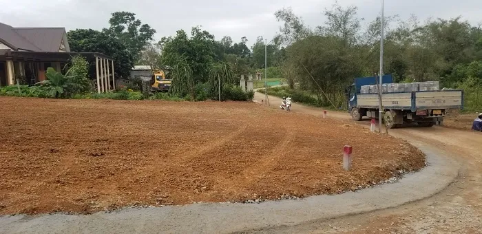 Toàn bộ diện tích này chỉ có 3 sổ đỏ. Vụ hàng trăm người đua nhau "chốt đất" : Chỉ 3/12 lô có sổ đỏ - ảnh 2