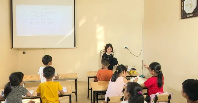 Cô giáo không có 2 tay và nghị lực phi thường viết lên điều kỳ diệu ảnh 3