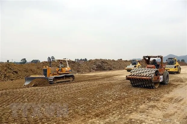 Thi công cao tốc Bắc-Nam. (Nguồn: TTXVN)