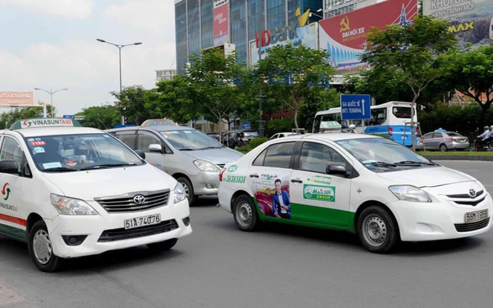 Chuyên gia cho rằng, về bản chất kinh doanh, xe hợp đồng điện tử dưới 9 chỗ chính là taxi. Vì thế nên quản lý như taxi, không nên tạo ra một loại hình vận tải mới.