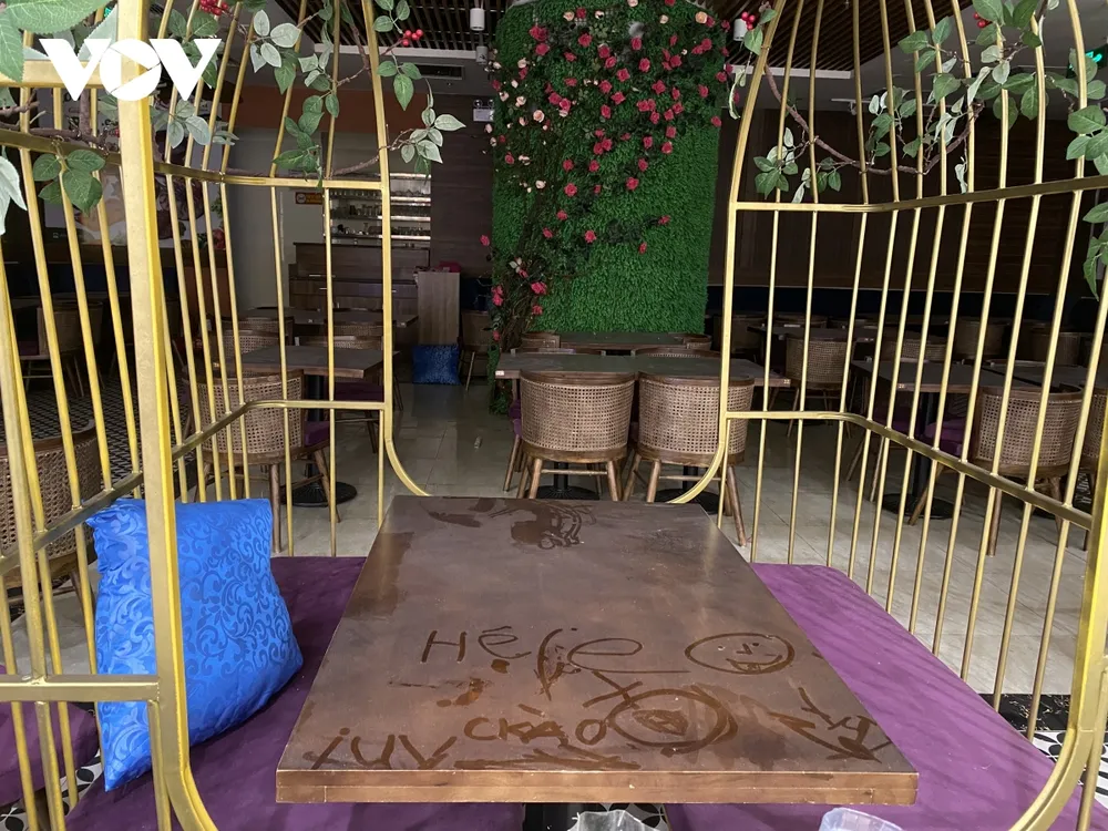 Điêu đứng vì dịch Covid-19, nhiều nhà hàng đóng cửa, DN “tháo chạy” ảnh 2