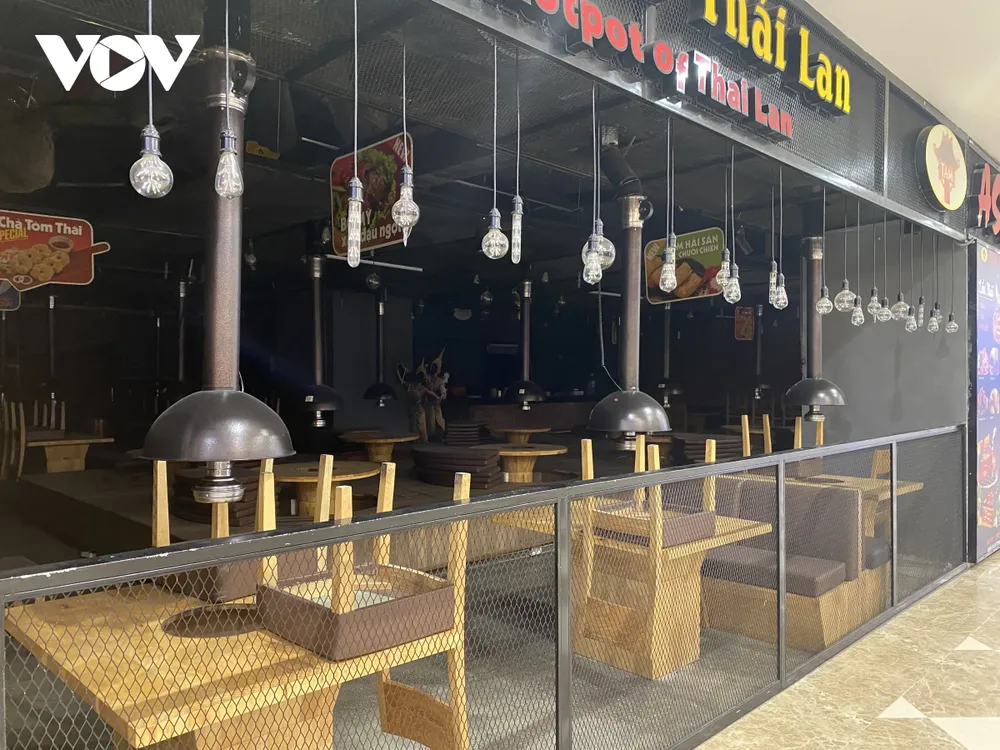 Điêu đứng vì dịch Covid-19, nhiều nhà hàng đóng cửa, DN “tháo chạy” ảnh 1