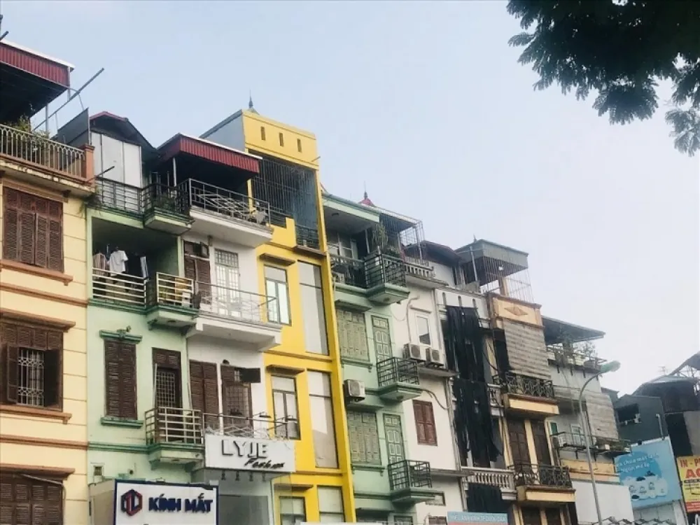 Nhiều căn nhà chỉ trong thời gian ngắn đã bị giới đầu cơ thổi giá tăng chóng mặt. Ảnh minh họa: Lao động