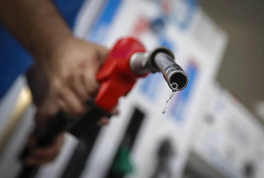 giam thue xang dau anh 3