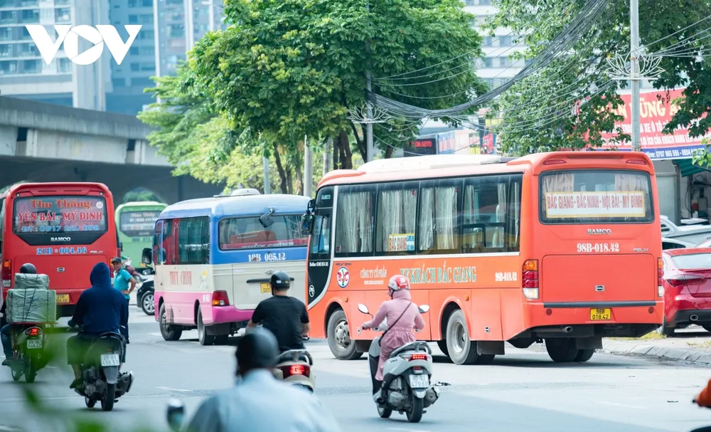  ben xe chui tren duong pham hung co quan chuc nang o dau hinh anh 9