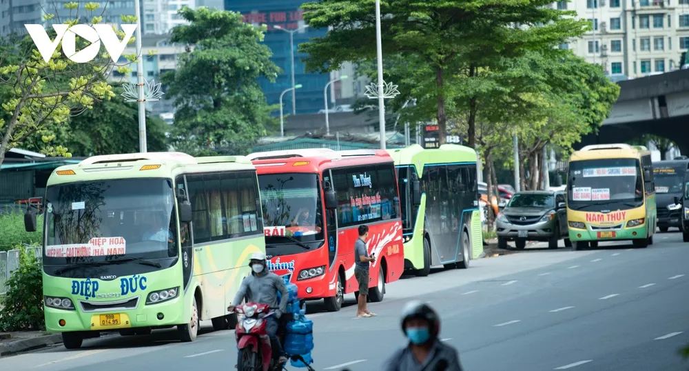  ben xe chui tren duong pham hung co quan chuc nang o dau hinh anh 14