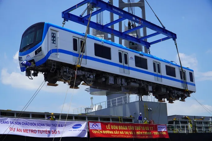 Công ty vận hành tuyến metro số 1 hết tiền hoạt động nên nợ lương và chưa đóng bảo hiểm cho nhân viên.