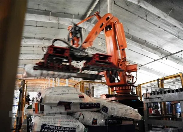 Sản phẩm phân bón của Công ty cổ phần phân bón dầu khí Cà Mau được ưu tiên phục vụ thị trường nội địa. (Ảnh: Huỳnh Anh/TTXVN)