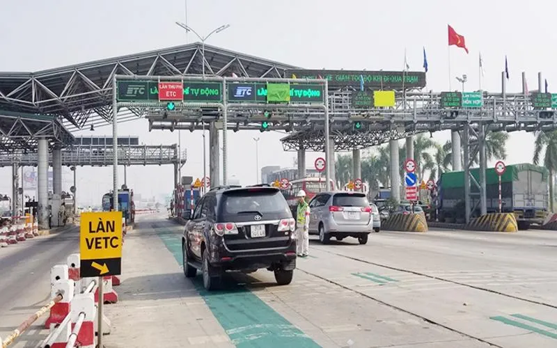 Triển khai thu phí điện tử đồng bộ trên toàn quốc từ 1/8. Sau thời hạn này, nếu trạm thu phí nào chưa hoàn thành sẽ phải xả trạm, chủ đầu tư chịu hoàn toàn trách nhiệm.