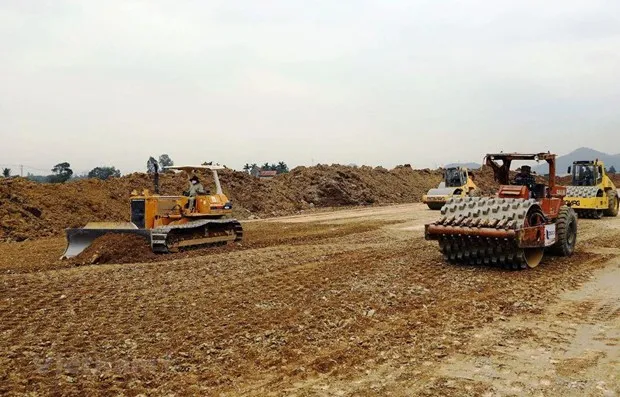 Nhà thầu thi công một đoạn tuyến cao tốc Bắc-Nam phía Đông giai đoạn 2017-2020. (Ảnh: Huy Hùng/Vietnam+)