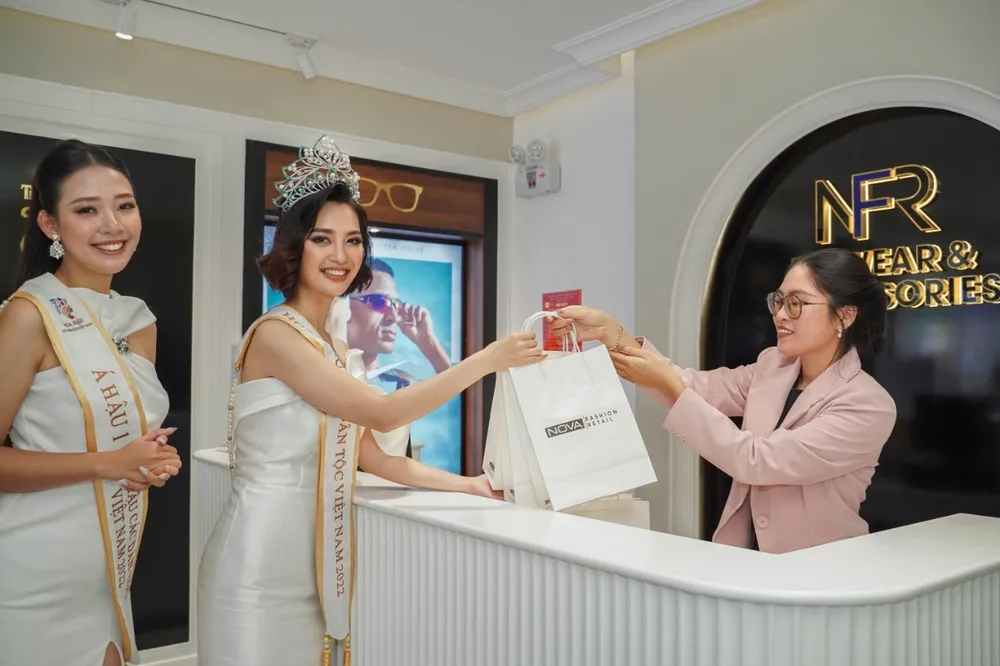 Các hoa hậu khám phá đại lộ shophouse NovaWorld Ho Tram ảnh 3