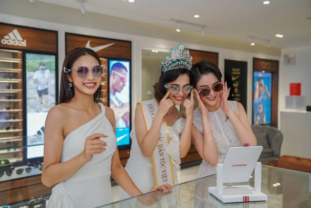 Các hoa hậu khám phá đại lộ shophouse NovaWorld Ho Tram ảnh 4