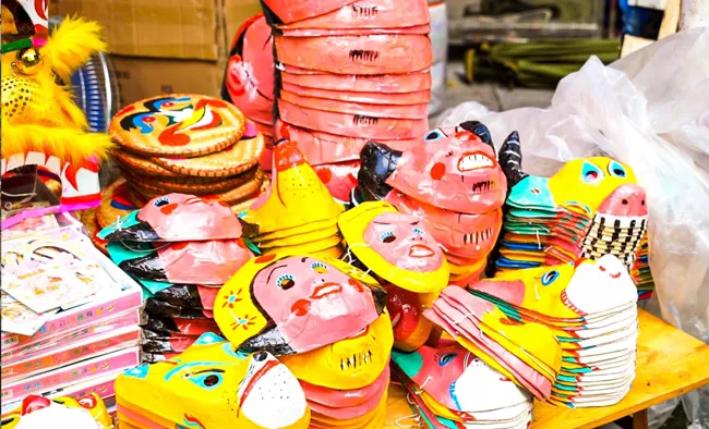 Phố Hàng Mã “lên đồ” rực rỡ trước tết Trung thu ảnh 6