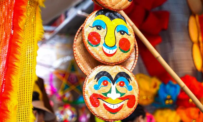 Phố Hàng Mã “lên đồ” rực rỡ trước tết Trung thu ảnh 8