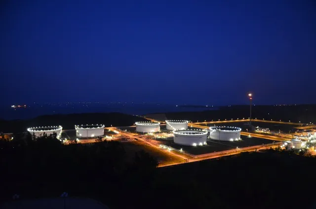 Khu bể chứa dầu thô nhà máy lọc dầu Dung Quất