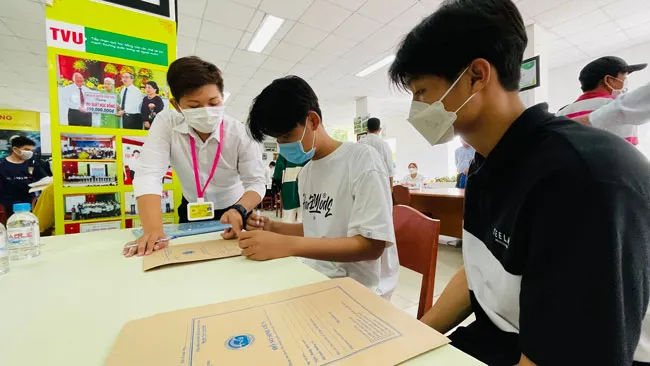 Thí sinh nộp hồ sơ ở Trường ĐH Trà Vinh