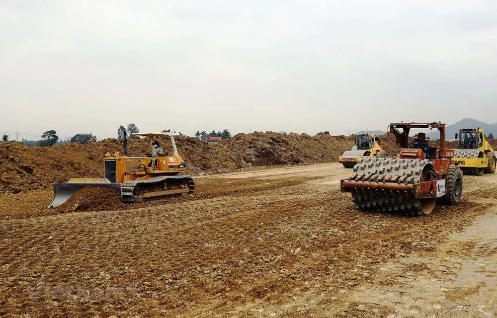 Nhà thầu thi công đoạn tuyến cao tốc Bắc-Nam phía Đông giai đoạn 2017-2020. (Ảnh: Huy Hùng/Vietnam+)