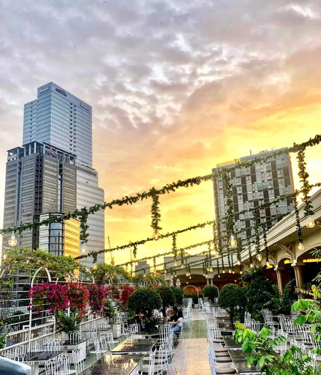 Rex Hotel Saigon giới thiệu chương trình Combo “Happy Hour” đặc biệt tại Rooftop Garden Bar ảnh 1