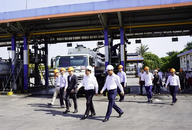 Doanh nghiep no luc dam bao nguon cung, binh on thi truong xang dau hinh anh 2