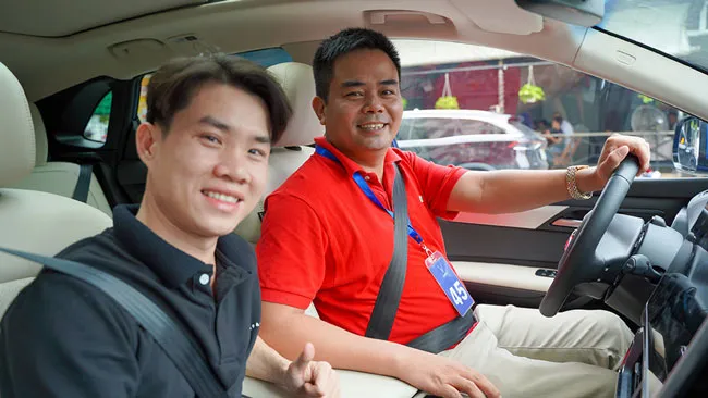 Giá pin còn 176 triệu, VinFast VF 8 hút khách lái thử tại TPHCM ảnh 1