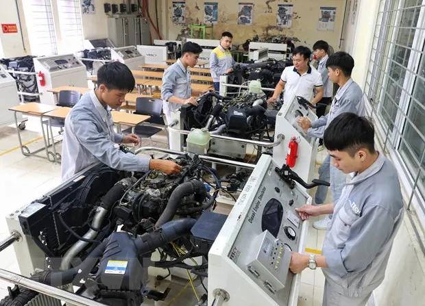 Thi truong lao dong vung kinh te phia Nam: Nhieu co hoi viec lam moi hinh anh 2