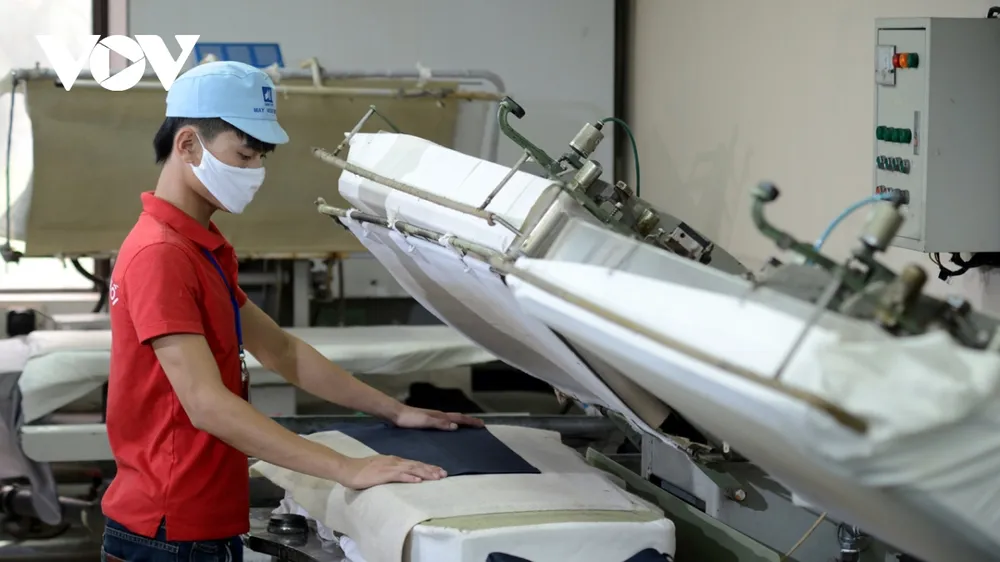 Dệt may tiếp tục đối diện với thiếu đơn hàng, xuất khẩu sụt giảm