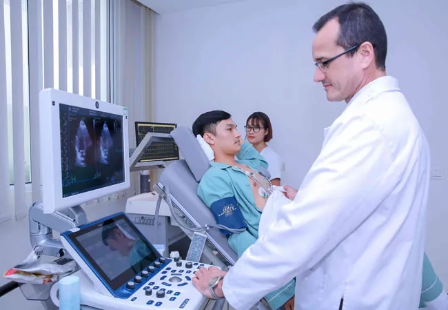 Vinmec quy tụ các chuyên gia giàu kinh nghiệm về can thiệp và phẫu thuật tim mạch, đi đầu trong ứng dụng kỹ thuật và công nghệ tiên tiến tại Việt Nam