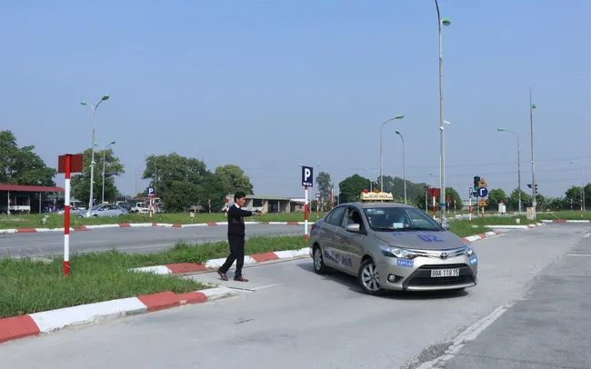 Bãi tập xe của Trung tâm Đào tạo và Sát hạch lái xe Bắc Hà, thị xã Từ Sơn, tỉnh Bắc Ninh. (Ảnh: TTXVN)