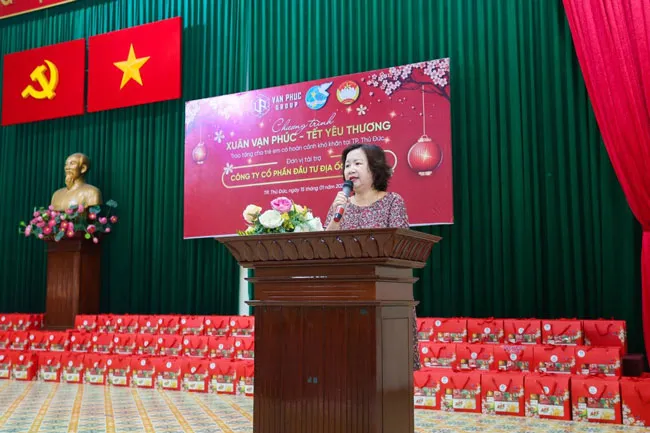 Bà Nguyễn Hương – TGĐ Dai Phuc Land, đại diện Van Phuc Group phát biểu tại chương trình