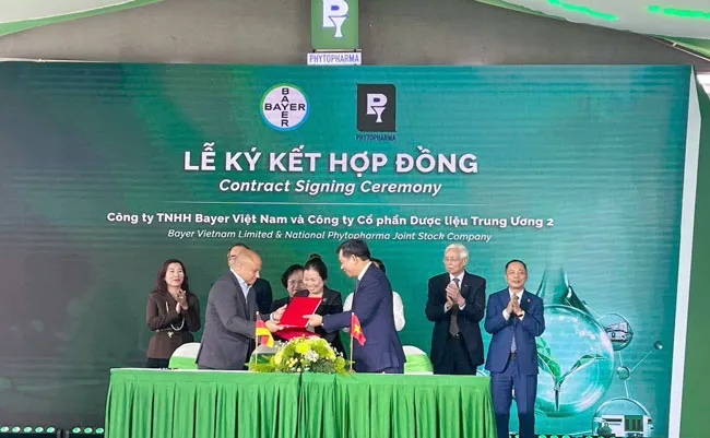 Phytopharma ký kết hợp đồng hợp tác toàn diện với các đối tác. Phytopharma ký kết hợp đồng hợp tác toàn diện với các đối tác.